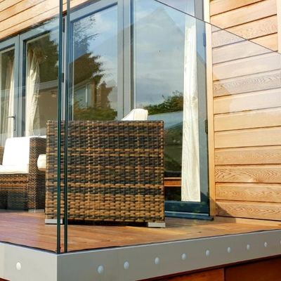 Perapian Kaca Deck Tanpa Bingkai 4+4mm 5+5mm 6+6mm 8+8mm Kaca Tempered Perapian Luar Ruang Balustrade Tangga Kaca Tanpa Bingkai Mudah Disesuaikan