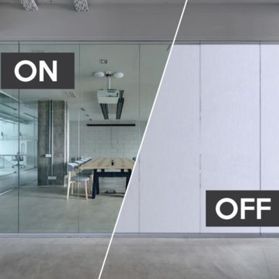 Ruang Konferensi Atomisasi Ultra Rendah Smart Glass Film Remote Control Privasi Kaca Isolasi Suara Panel Kaca Tempered Jelas