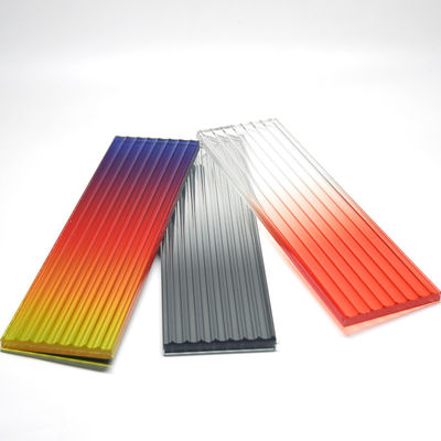 Kaca Kristal Ukiran Dekoratif 8mm 10mm 12mm 15mm Kaca Fluted Karat Warna-warni Kaca Arsitektur Fluted Untuk Lantai